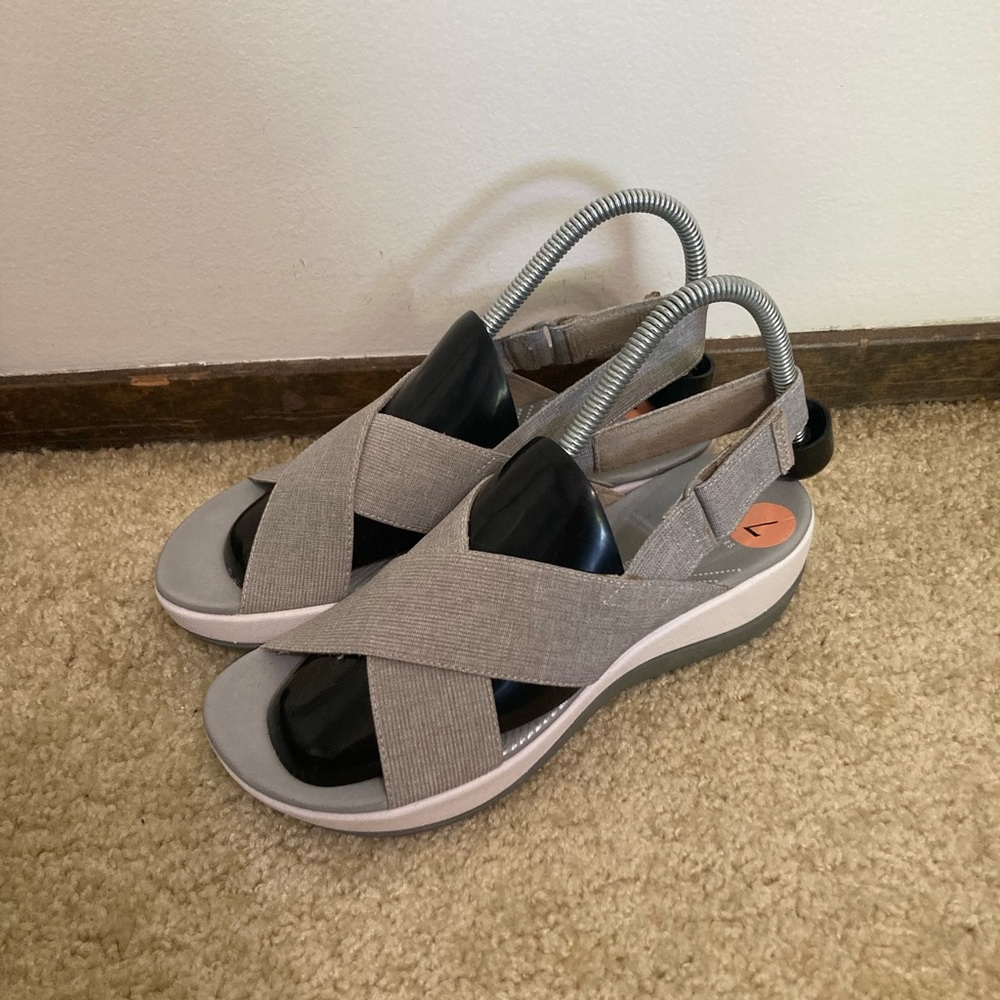Clarks Cloudstepper. Womens 7